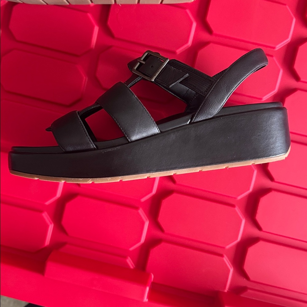 Vionic Black Strappy Sandals - Picture 2 of 3